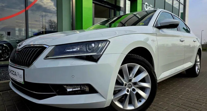 samochody osobowe Skoda Superb cena 93900 przebieg: 57004, rok produkcji 2019 z Świdnica